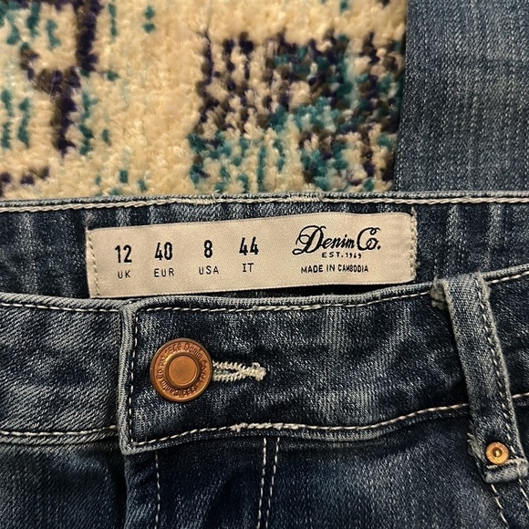 Denim Co. Women’s Distressed Denim Jean size 8 - Picture 2 of 4